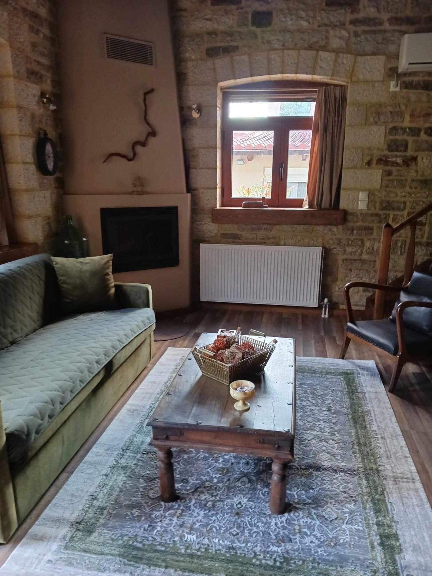 Guesthouse Amalia Kalesmenon Экстерьер фото